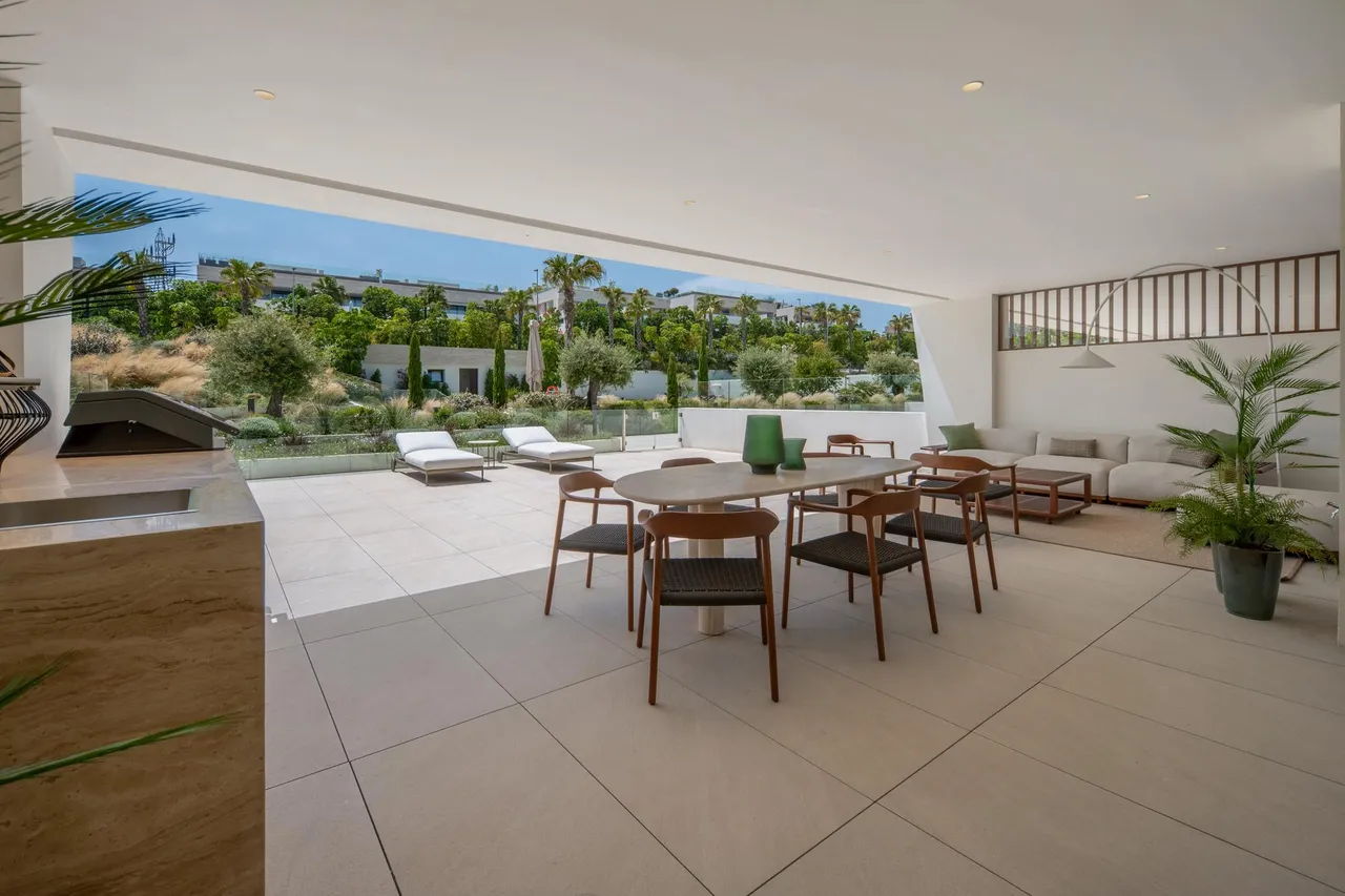 living - 252m² penthouse with 102m² terrace for sale in Golden Mile - gallery - 2