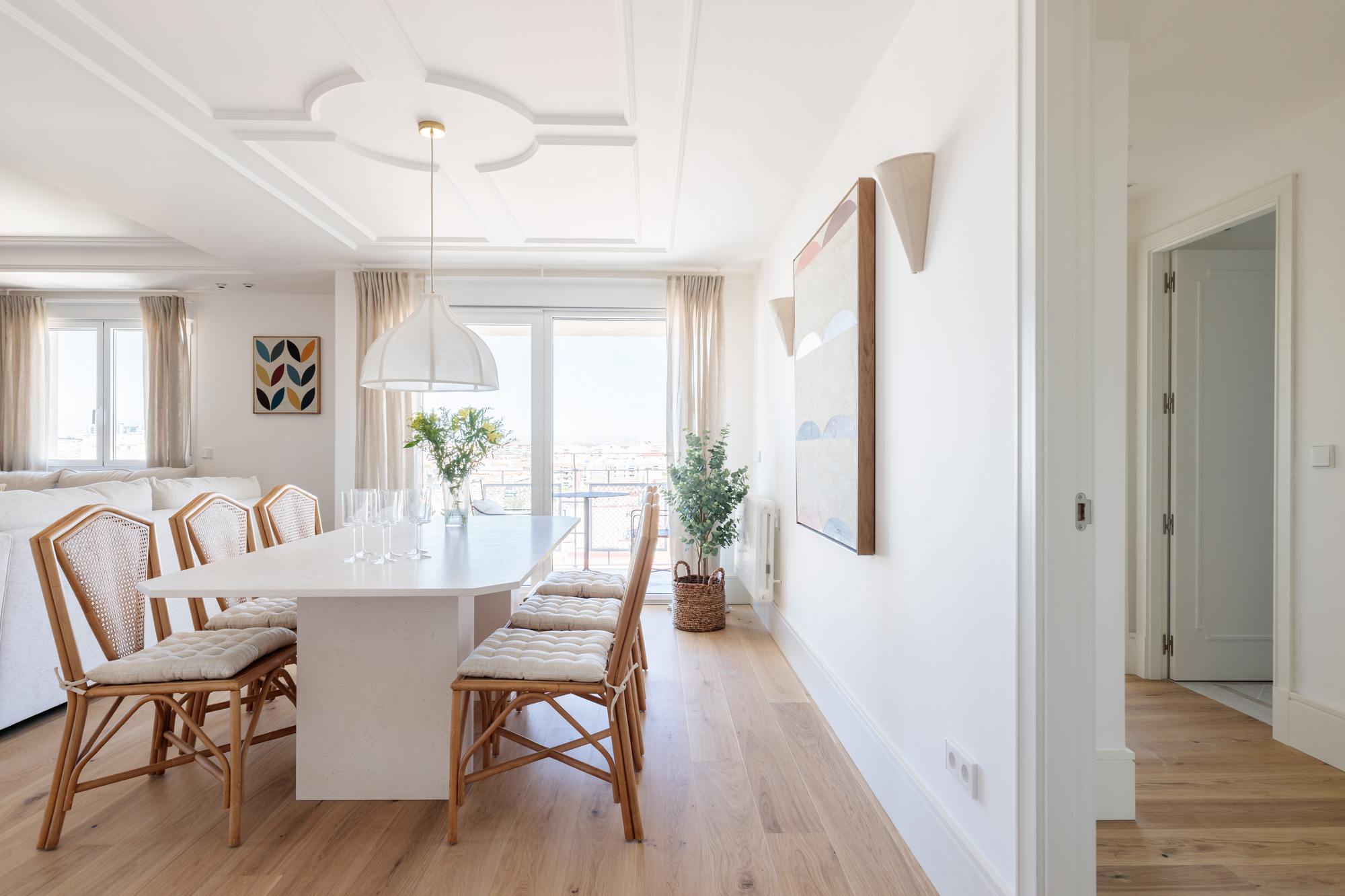 living - Piso de 162m² en venta en Cuatro Caminos, Madrid - gallery thumbnail - 2