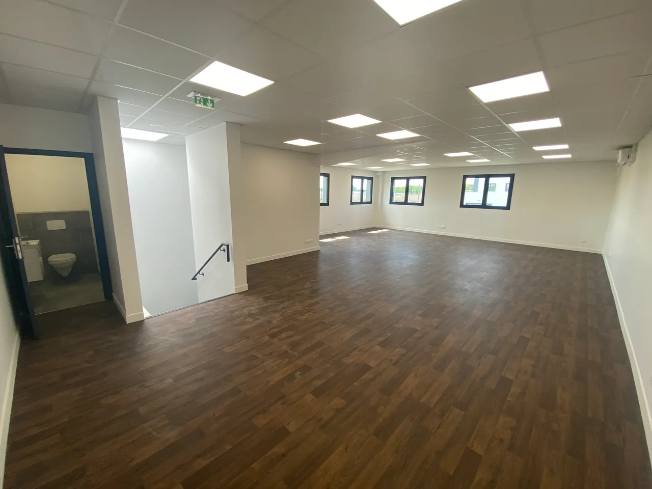 logistics - Light Industrial Premises / Offices For Rent - gallery - 3