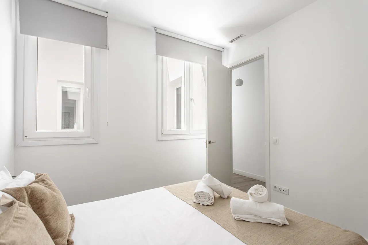 living - 93m² apartment for rent in Sol, Madrid - gallery - 9