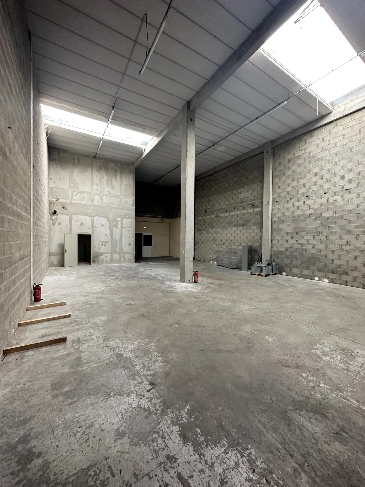 logistics - Light Industrial Premises / Offices For Rent - gallery - 2