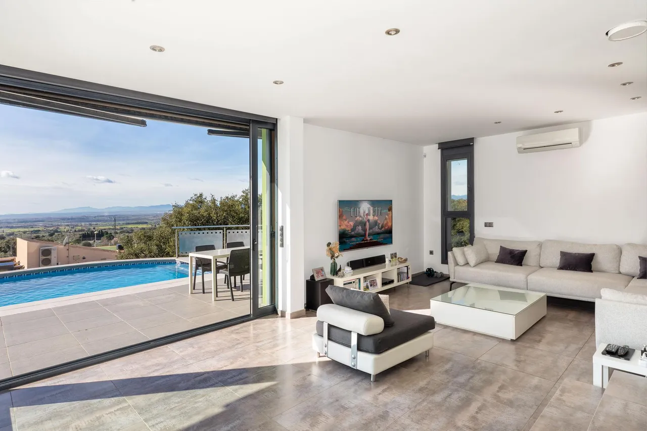 living - 510m² house / villa for sale in Bay of Roses, Costa Brava - gallery - 5