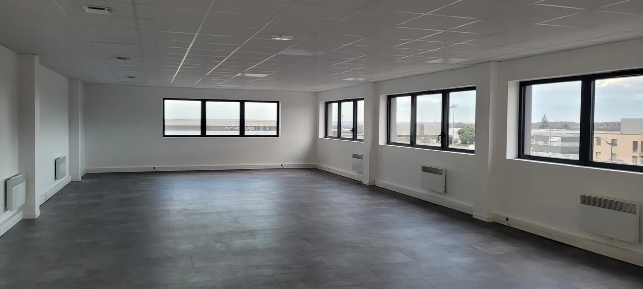 logistics - Warehouse / Offices For Rent - gallery - 4