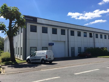 logistics - Light Industrial Premises / Offices For Rent - featured