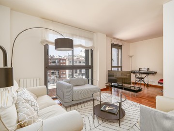 living - 105m² apartment for sale in Eixample Right, Barcelona - featured