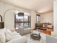 living - Piso de 105m² en venta en Eixample Derecho, Barcelona - gallery thumbnail - 2