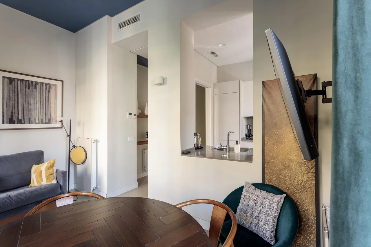 living - Piso de 85m² en alquiler en Malasaña, Madrid - gallery - 10