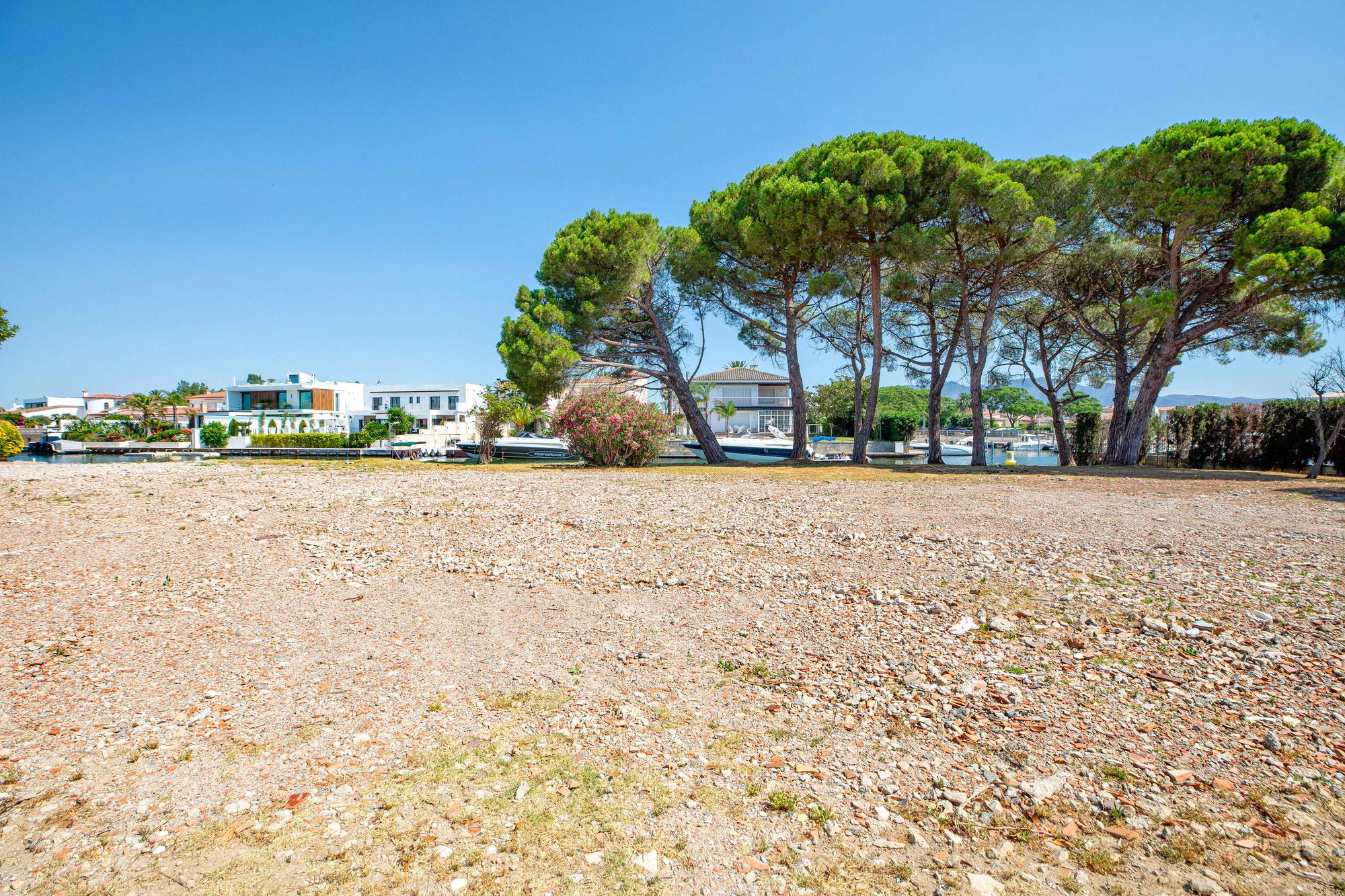 living - 500m² plot for sale in Empuriabrava, Costa Brava - gallery thumbnail - 10