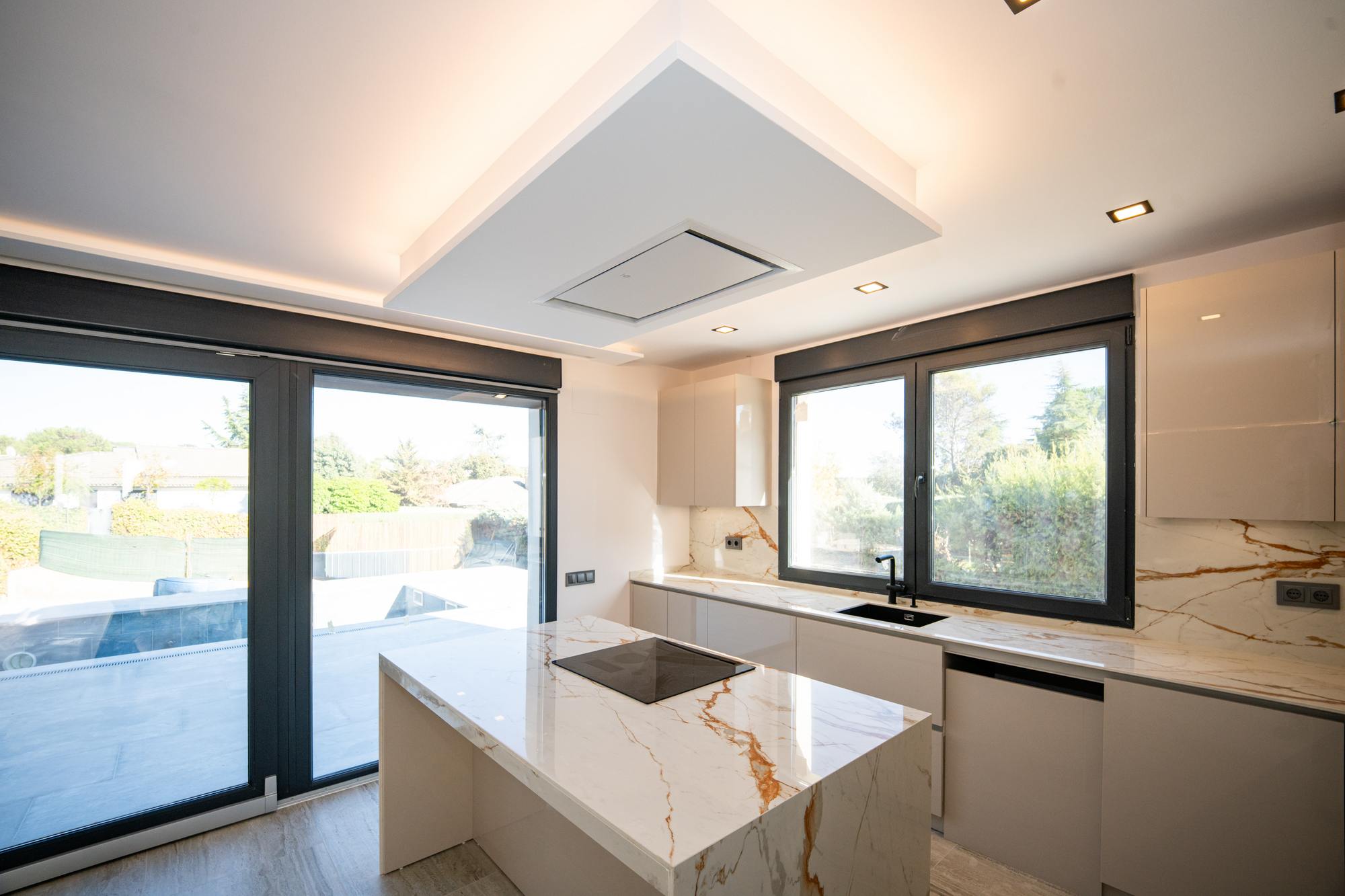 living - 240m² pazo with 1,100m² garden for rent in Valdemorillo - gallery thumbnail - 4