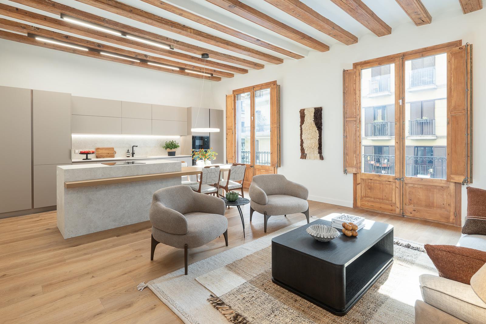 living - 147m² apartment with 9m² terrace for rent in El Born - gallery thumbnail - 3