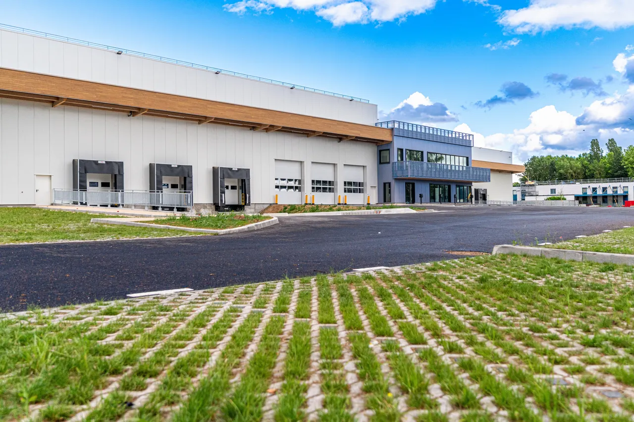 logistics - Light Industrial Premises / Offices For Rent - gallery - 9