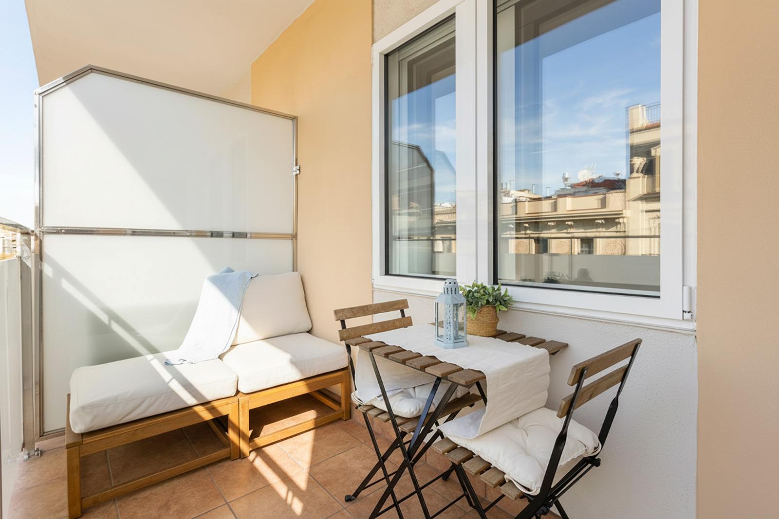living - 83m² apartment for sale in Sant Antoni, Barcelona - gallery thumbnail - 3