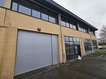 logistics - Activités / Bureaux À Louer - featured