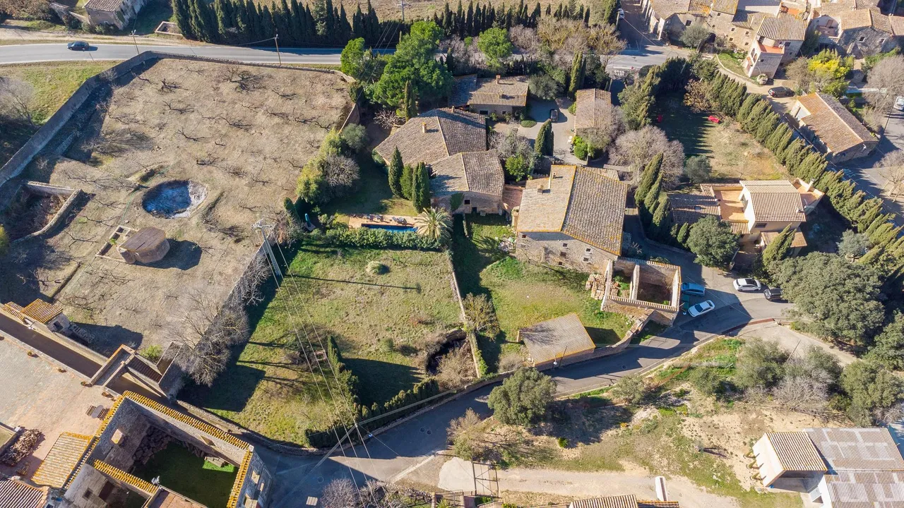 living - Casa rural de 1,045m² en venta en Alt Empordà, Girona - gallery - 7
