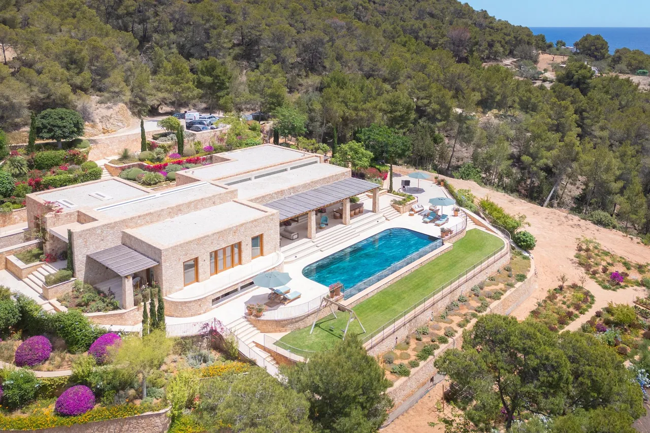 living - Casa / villa de 591m² con 85,507m² de jardín en venta en Santa Eulalia - gallery - 2
