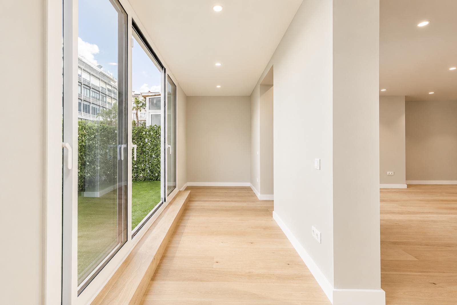 living - Piso de 150m² con 23m² terraza en venta en Eixample Derecho - gallery thumbnail - 9
