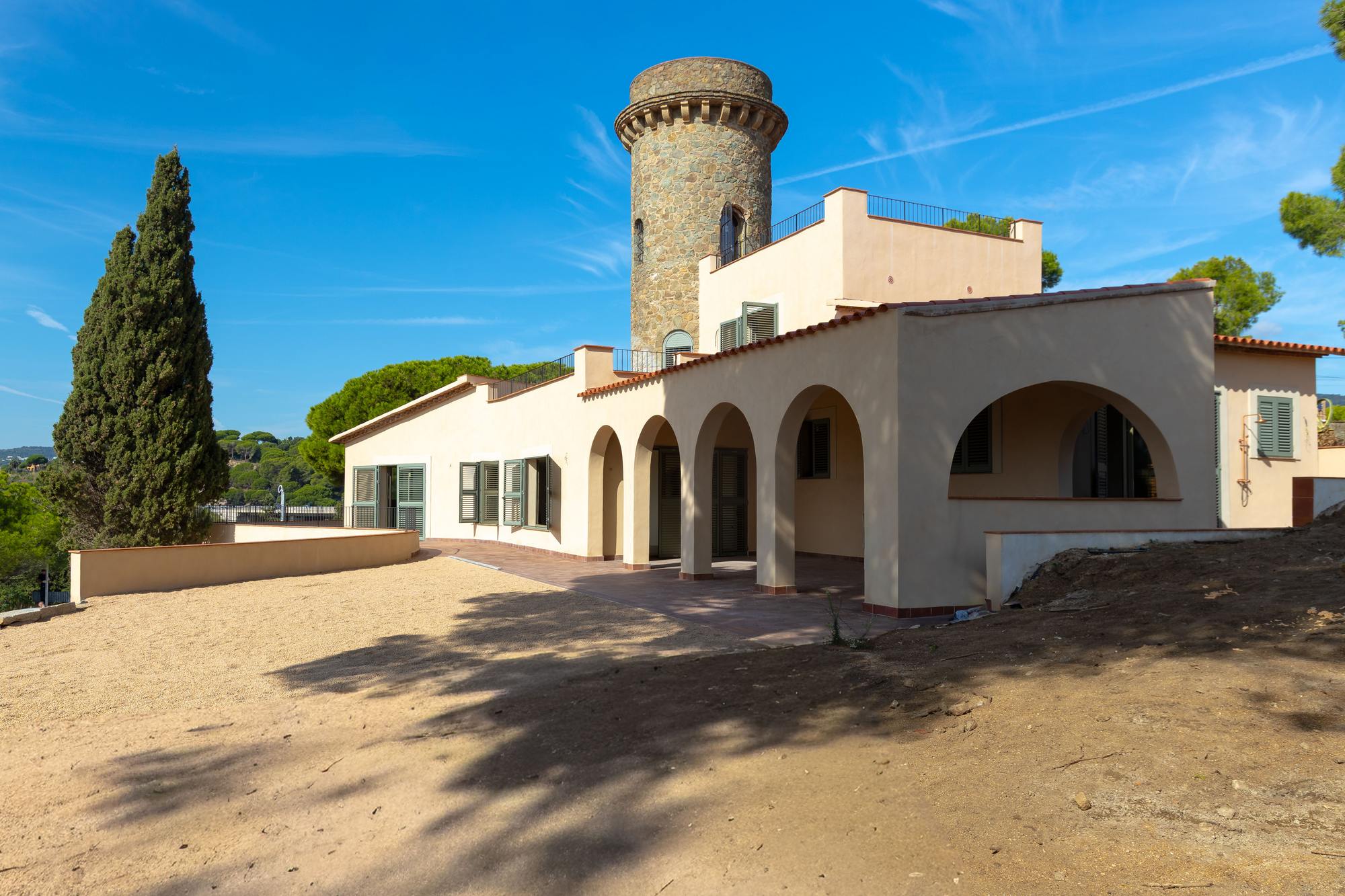 living - 416m² house / villa for sale in Arenys de Mar, Barcelona - gallery thumbnail - 6