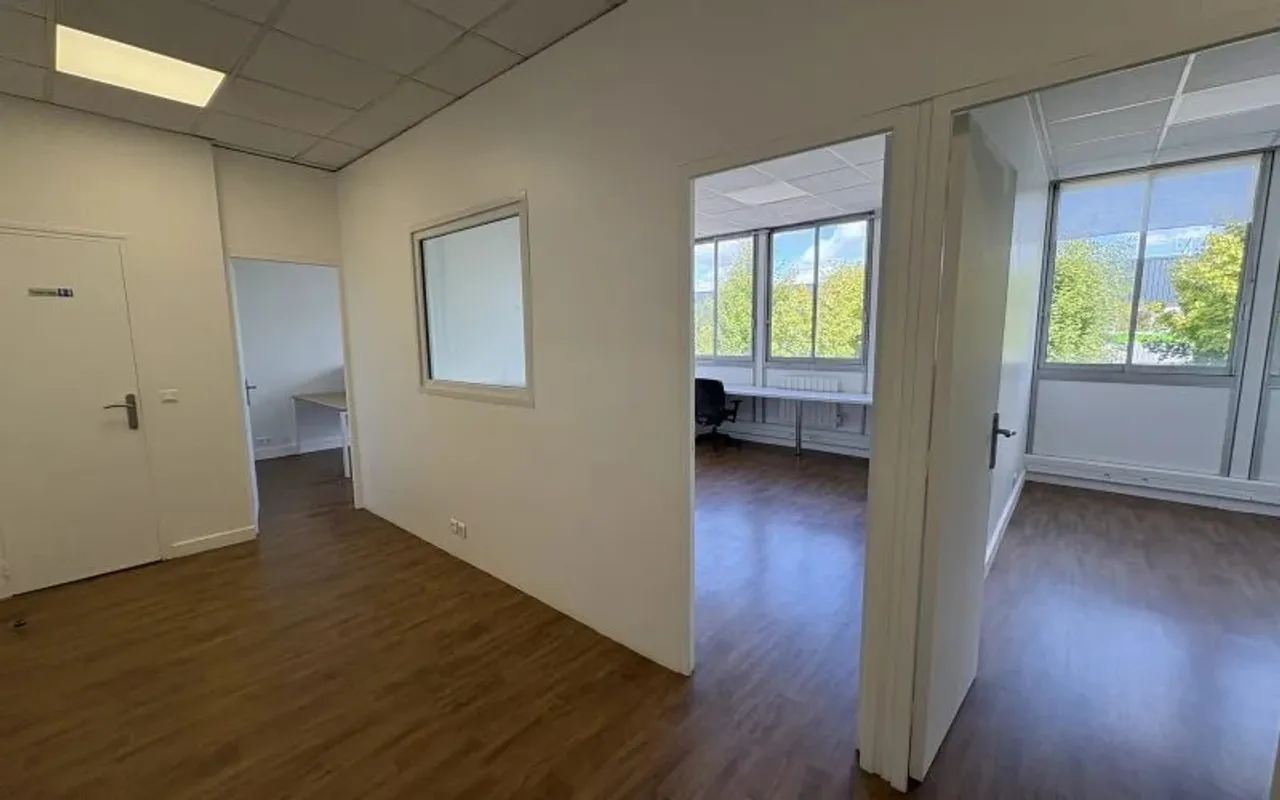 logistics - Light Industrial Premises / Offices For Rent - gallery - 2