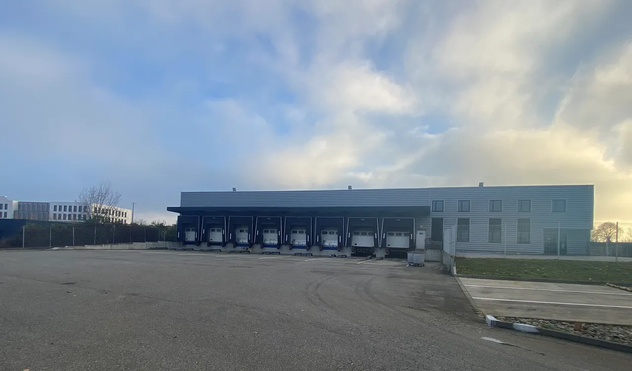 logistics - Courier Warehouse For Rent - gallery - 6