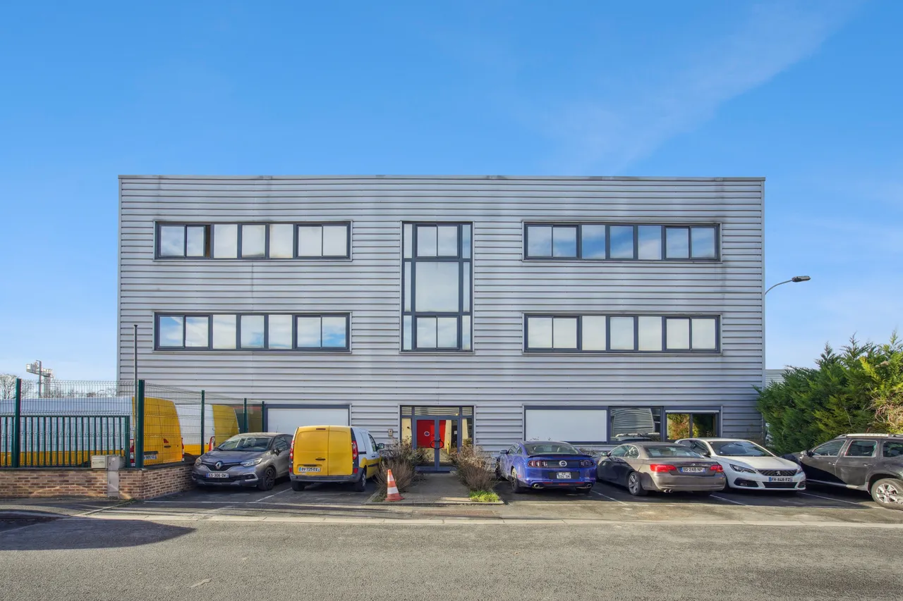 logistics - Light Industrial Premises / Offices For Sale - gallery - 2