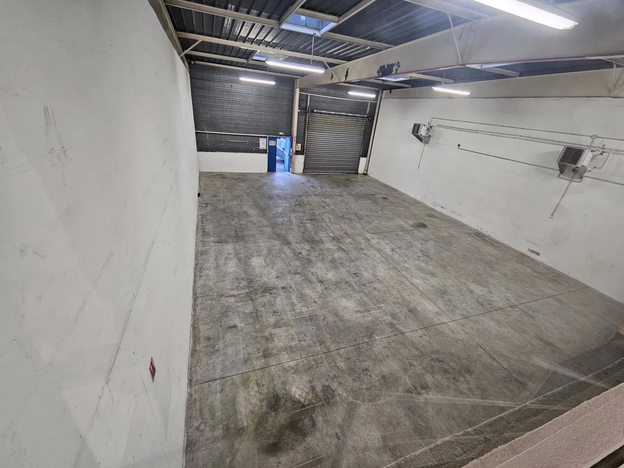 logistics - Light Industrial Premises / Offices For Rent - gallery - 2