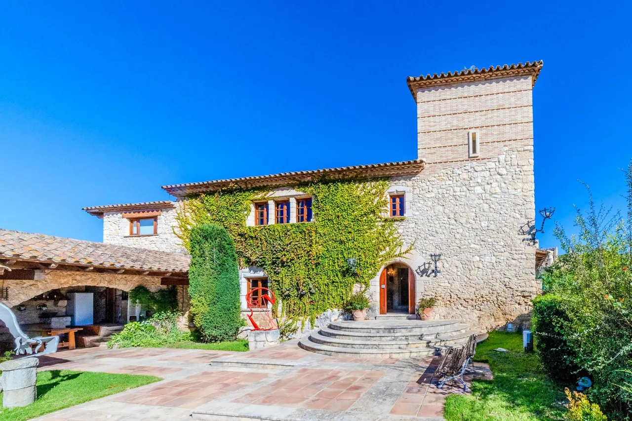 living - 693m² country house with 678m² garden for sale in Penedès - gallery - 3
