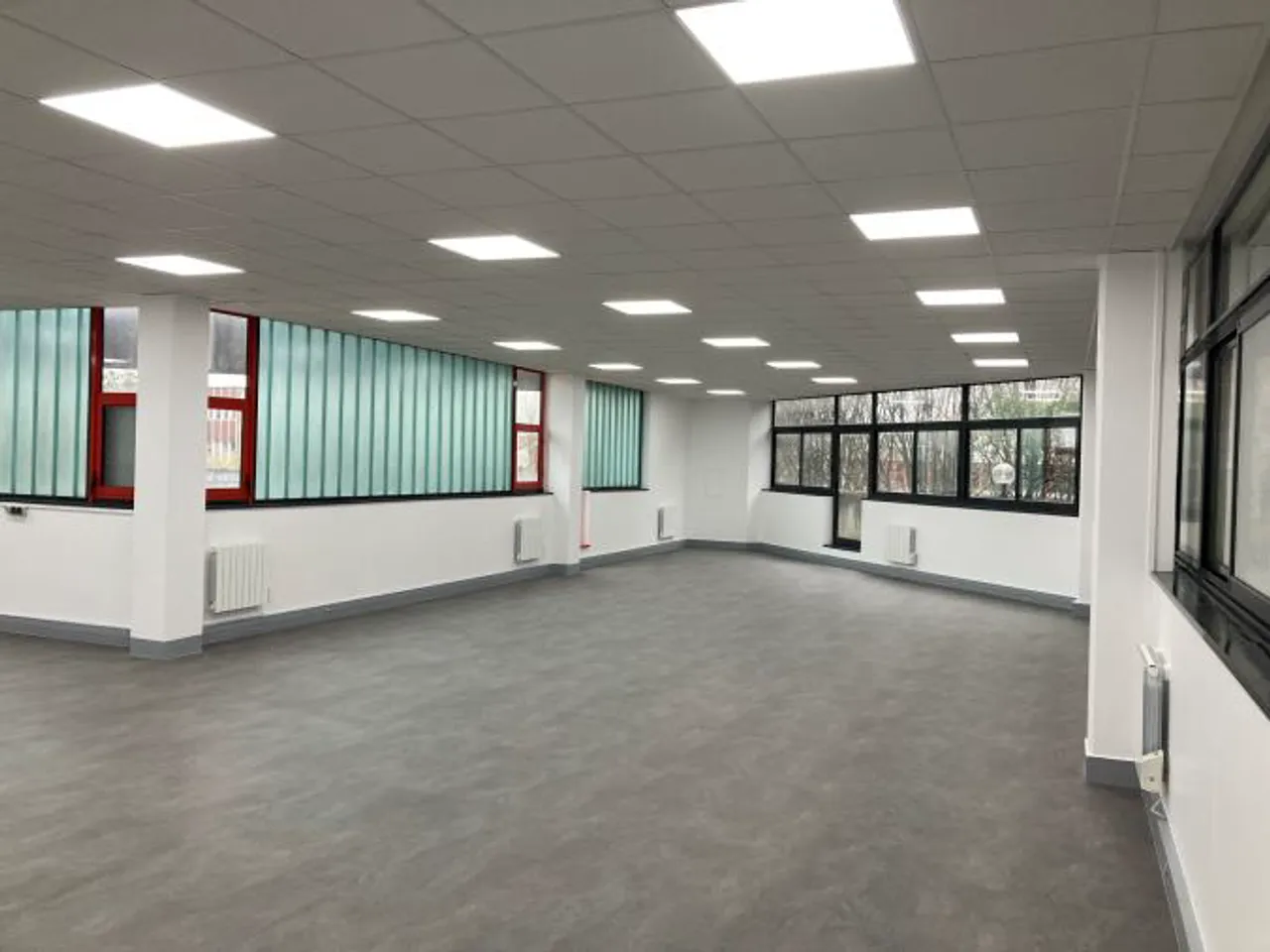 logistics - Light Industrial Premises / Offices For Rent - gallery - 5