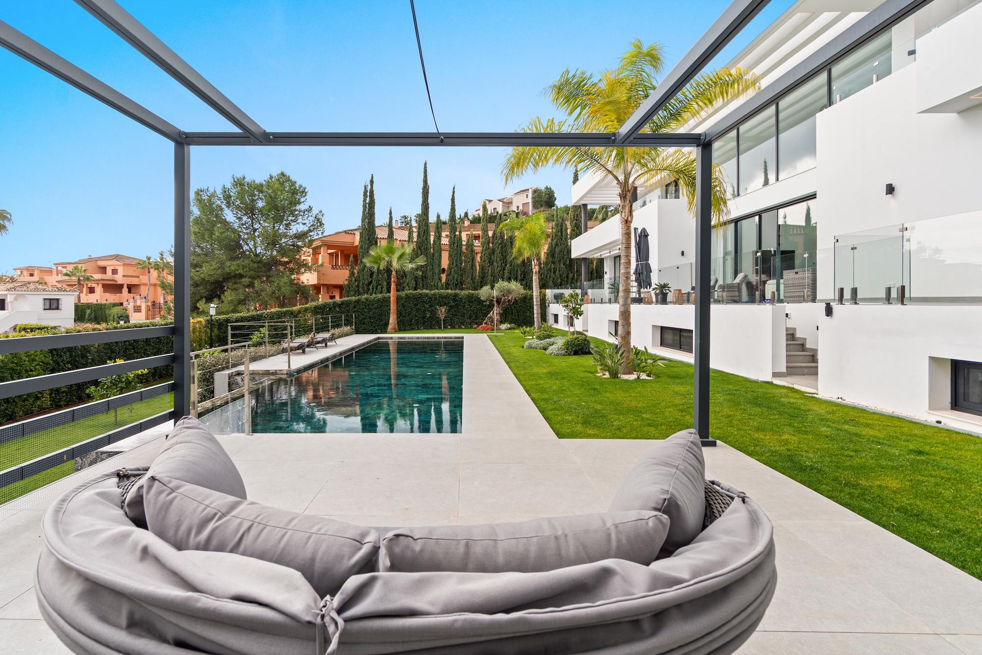 living - 980m² house / villa with 500m² garden for sale in Paraiso - gallery thumbnail - 5