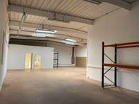 logistics - Activités / Bureaux À Louer - gallery thumbnail - 1