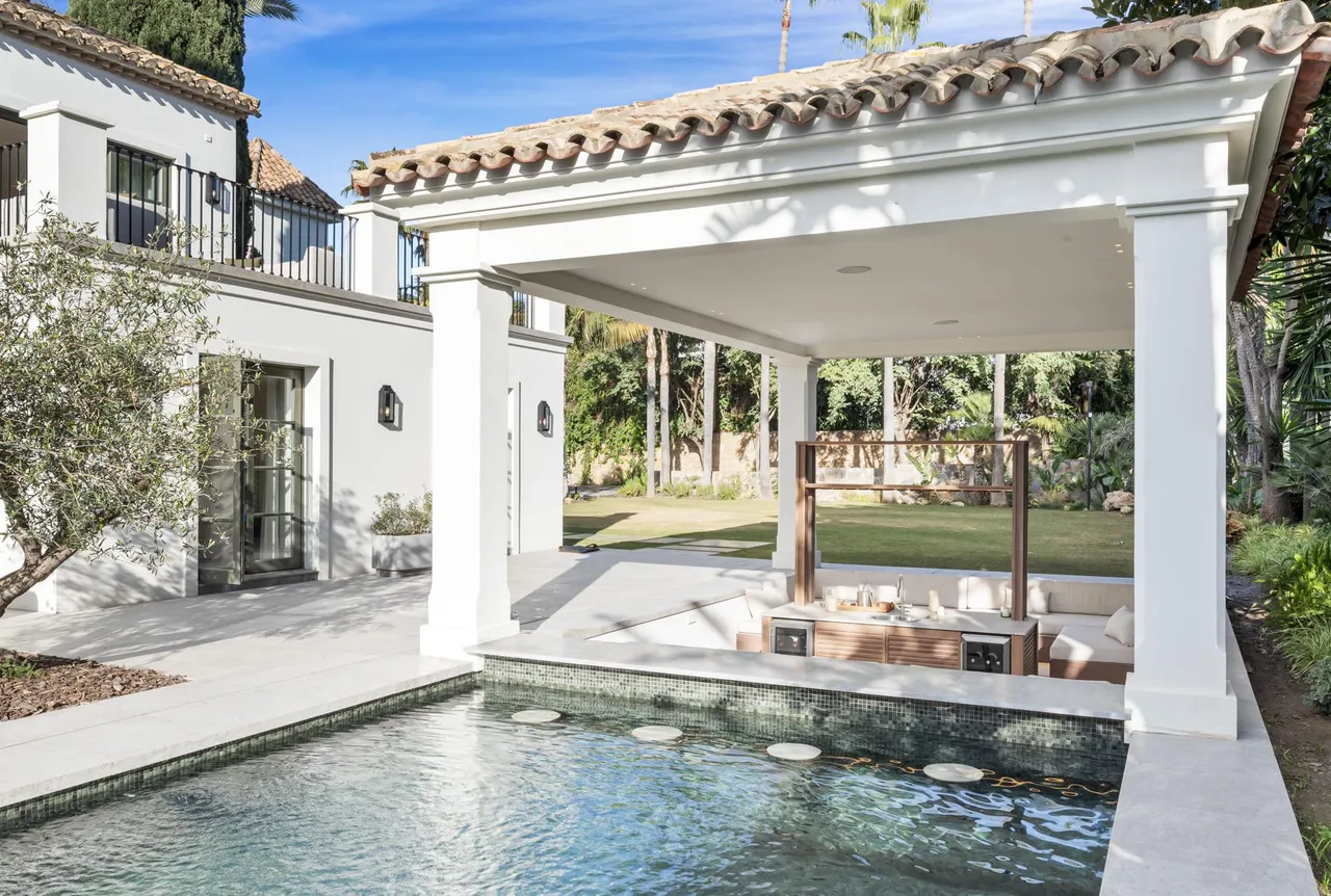 living - Casa / villa de 603m² con 342m² terraza en venta en Nueva Andalucía - gallery - 3