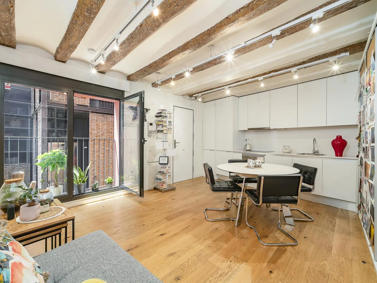 living - Piso de 47m² en venta en El Born, Barcelona - gallery - 2