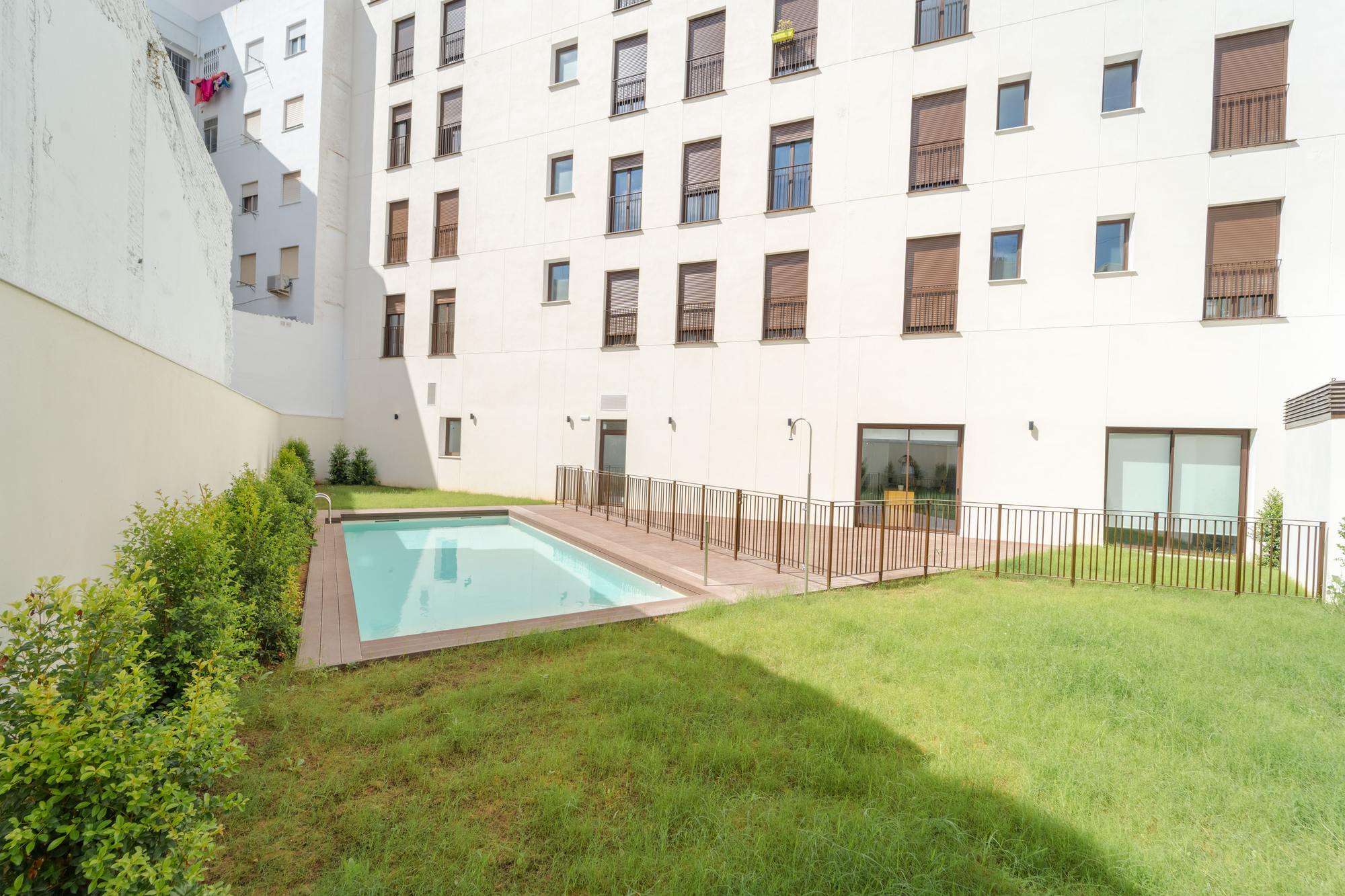 living - 210m² penthouse with 100m² terrace for sale in El Mercat - gallery thumbnail - 9