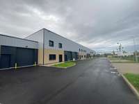 logistics - Activités / Bureaux À Louer - À Vendre - gallery thumbnail - 6