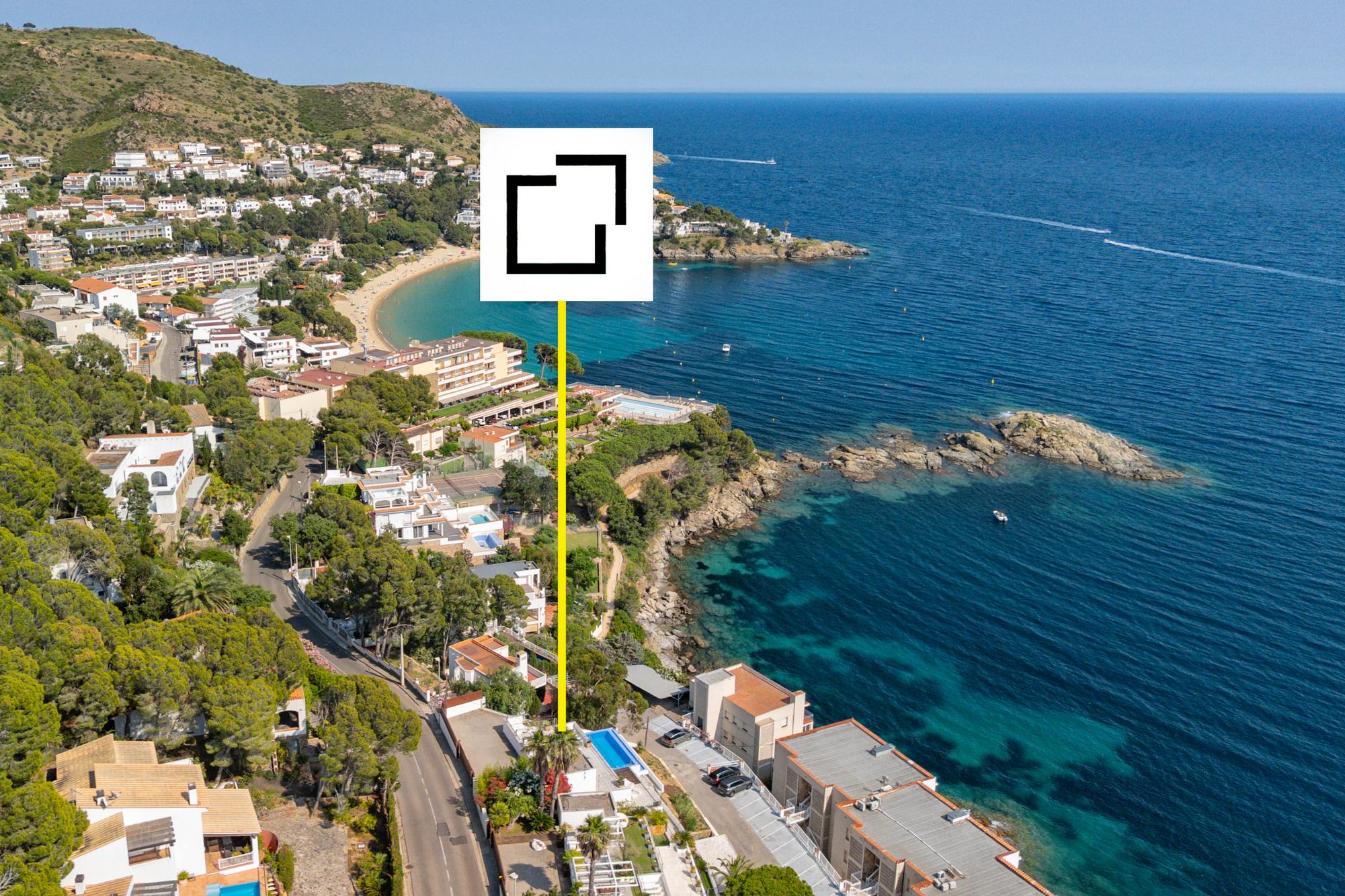 living - 257m² house / villa for sale in Bay of Roses, Costa Brava - gallery thumbnail - 5