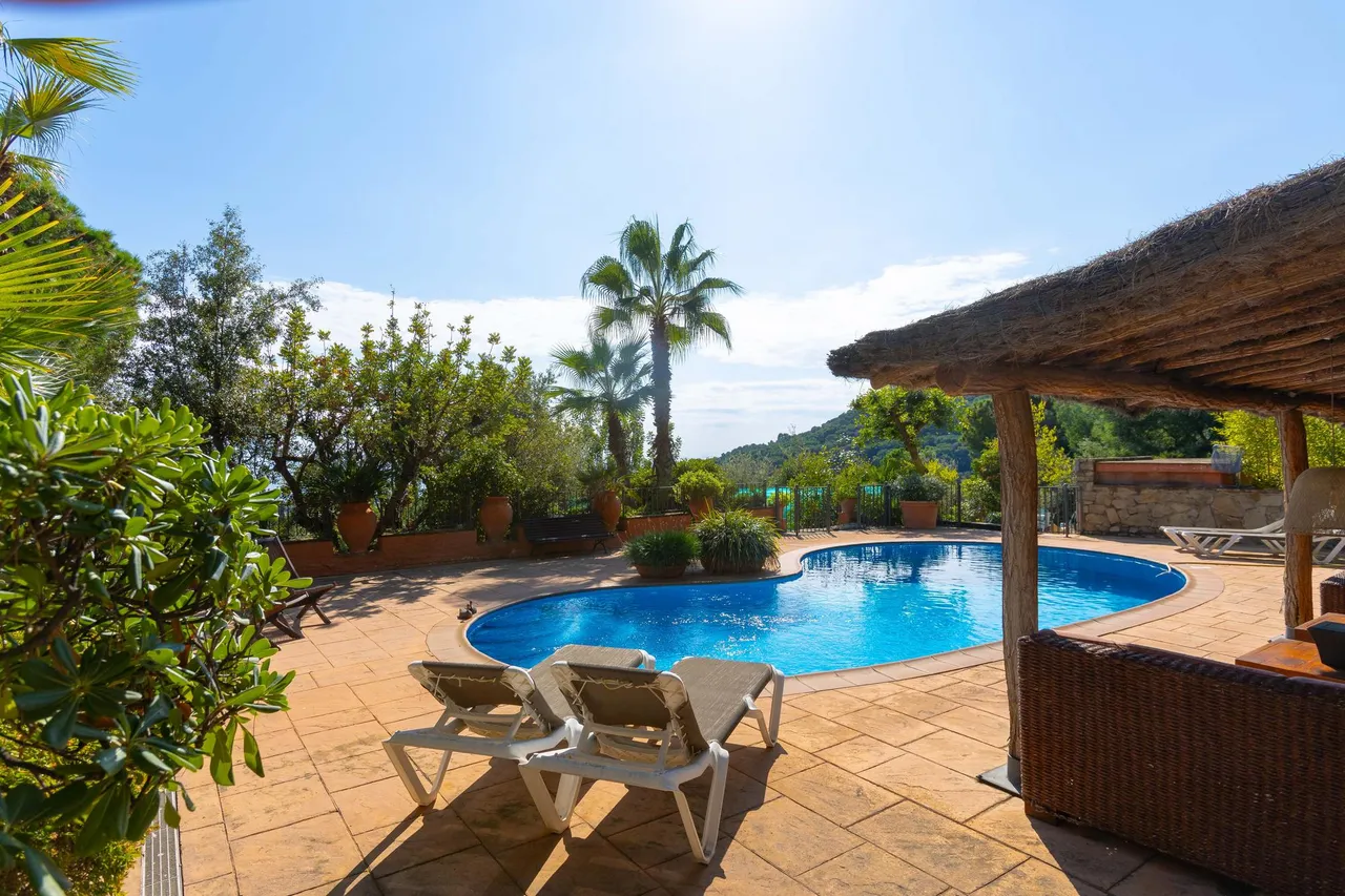 living - 592m² house / villa with 5,406m² garden for sale in Cabrera de Mar - gallery - 5