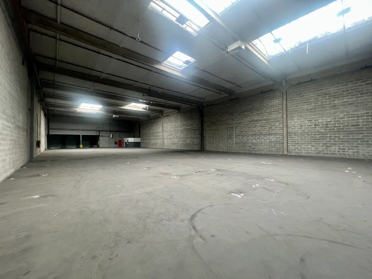logistics - Warehouse / Offices For Rent - gallery - 2