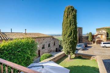 living - Casa rural de 309m² con 84m² de jardín en venta en Baix Empordà - featured