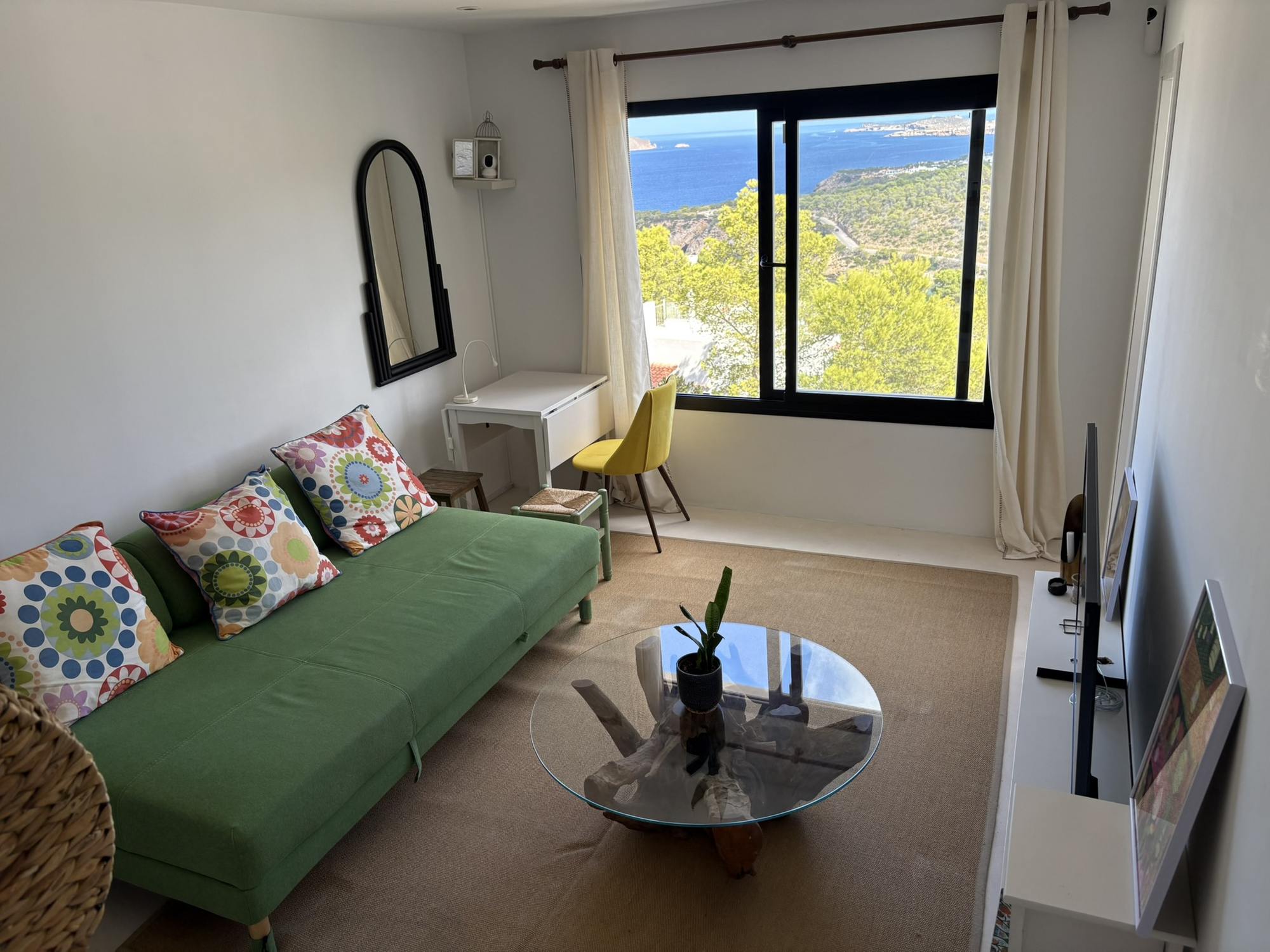 living - 55m² apartment with 45m² terrace for rent in San José - gallery thumbnail - 2