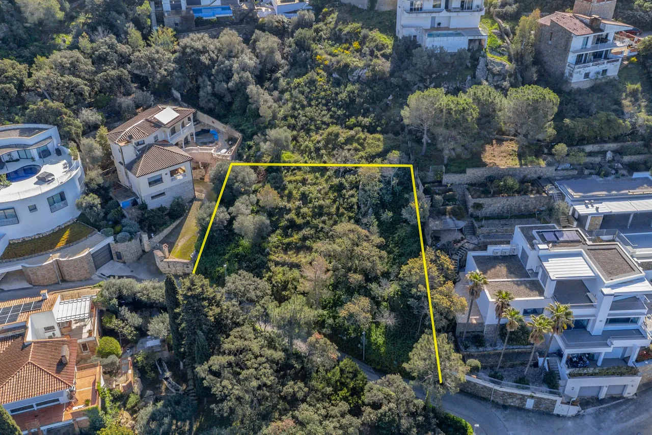 living - Parcela de 1,232m² en venta en Bahía de Rosas, Costa Brava - Plano del piso - 2