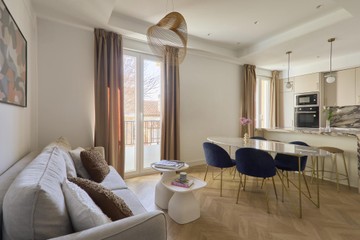 living - Piso de 91m² en alquiler en Malasaña, Madrid - featured
