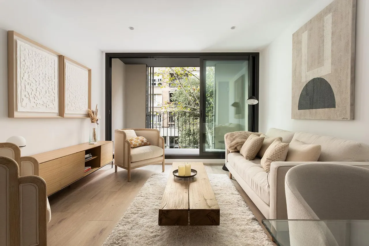 living - Sardenya Sagrada Familia - gallery - 2