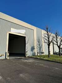 logistics - Activités / Bureaux À Louer - gallery thumbnail - 2