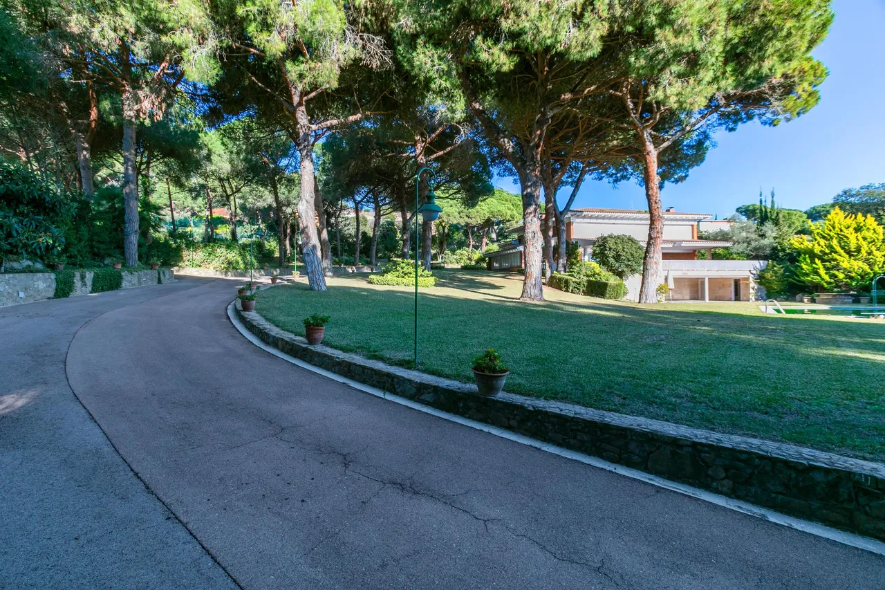 living - Finca con 2 casas en venta en Sant Andreu de Llavaneres - gallery - 6