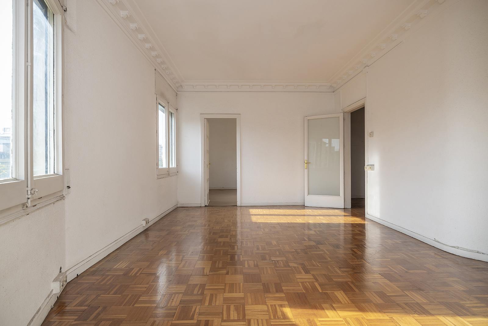 living - 130m² apartment for sale in Eixample Right, Barcelona - gallery thumbnail - 1