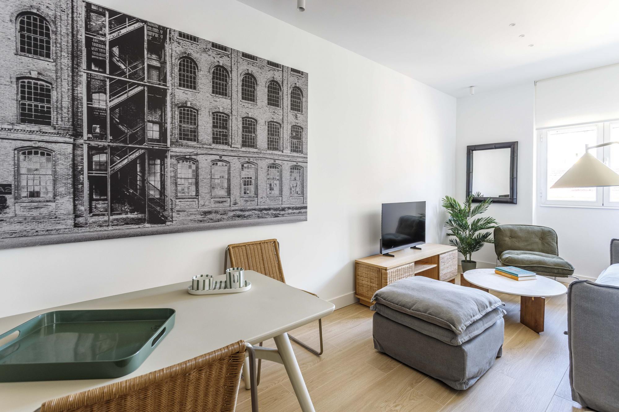 living - Piso de 70m² en alquiler en Arapiles, Madrid - gallery thumbnail - 6