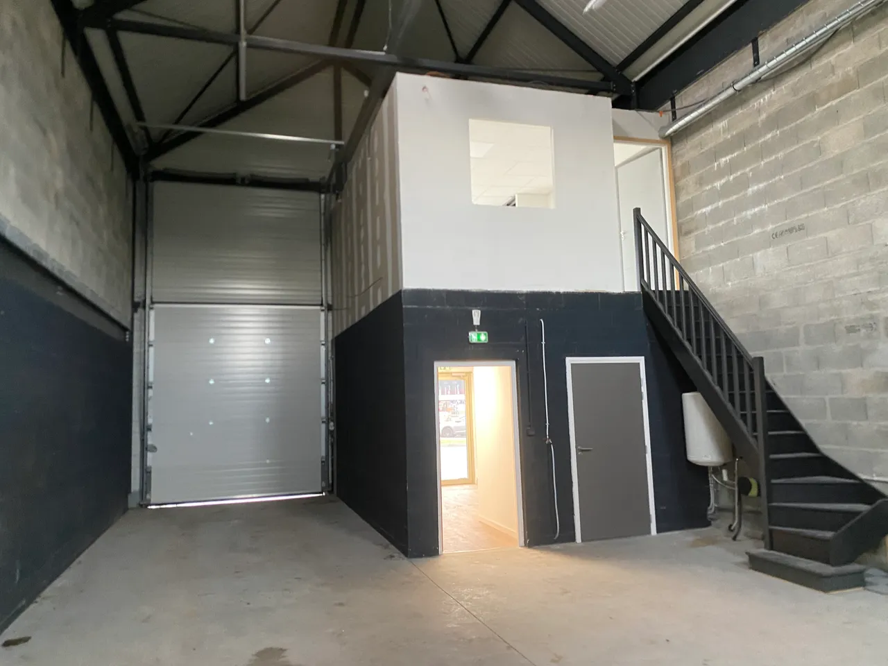 logistics - Light Industrial Premises / Offices For Rent - gallery - 4