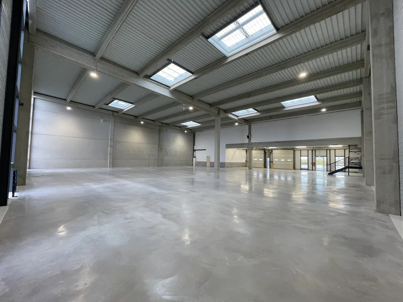 logistics - Light Industrial Premises / Offices For Rent - gallery - 4