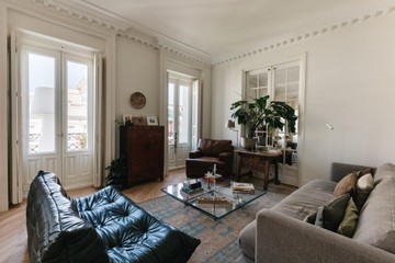 living - Piso de 238m² en venta en Jerónimos, Madrid - featured