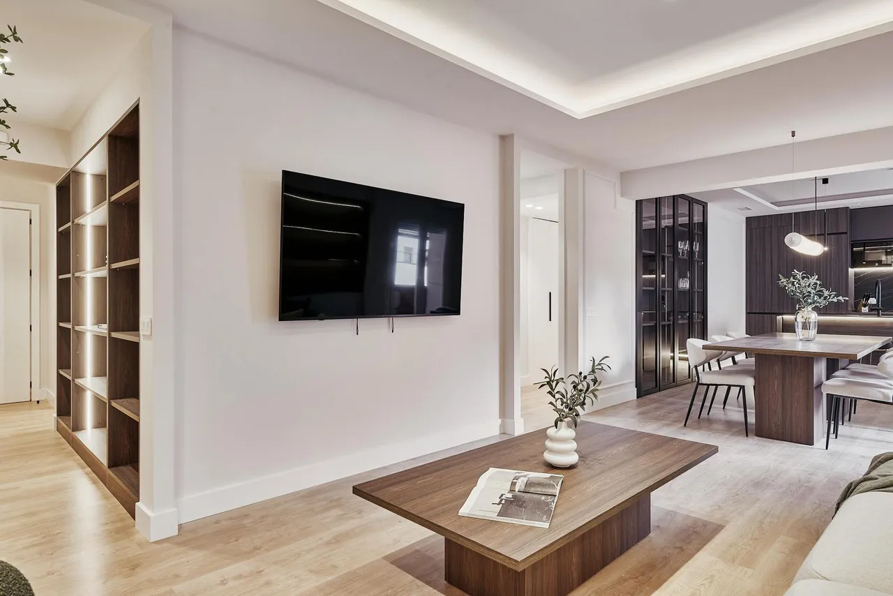 living - Piso de 154m² en venta en Almagro, Madrid - gallery - 2