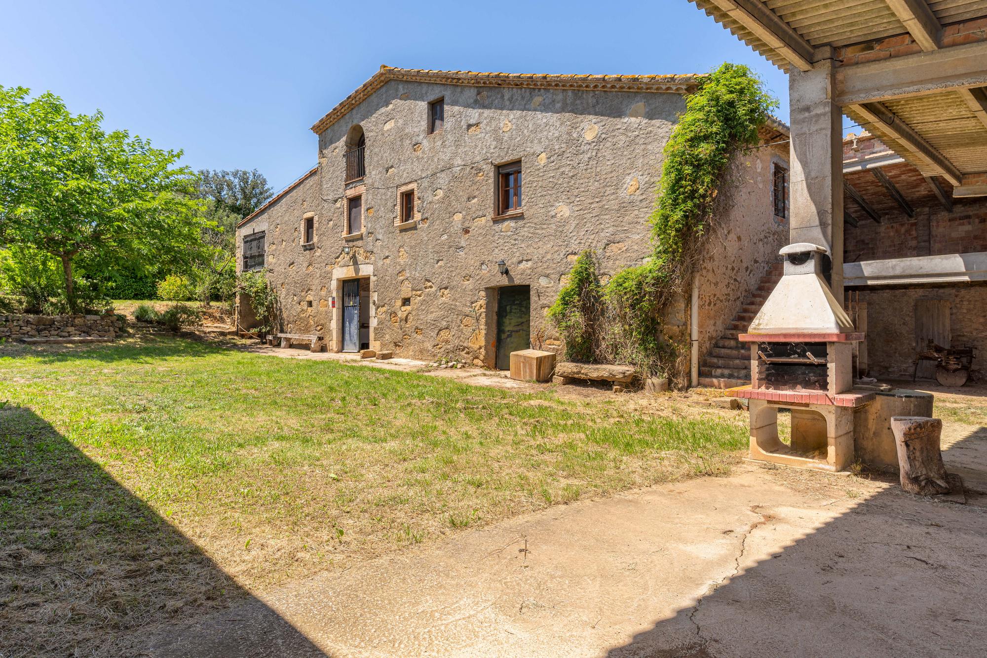 living - Casa rural de 480m² en venta en Baix Empordà, Girona - gallery thumbnail - 10